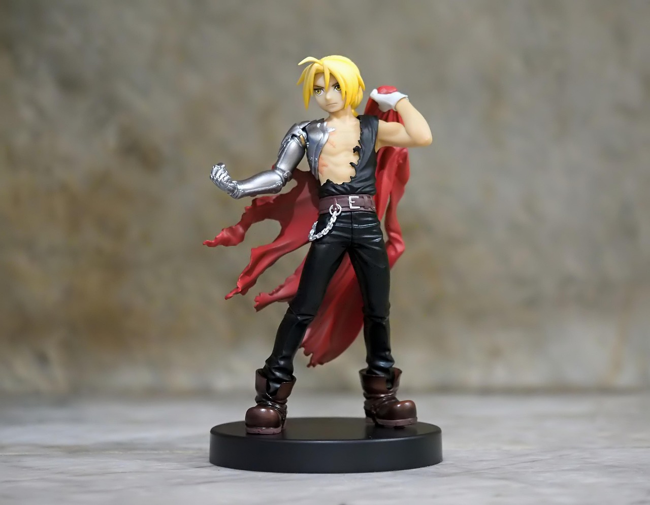 Fullmetal Alchemist: Brotherhood İzle: Elric Kardeşlerin Hikâyesi